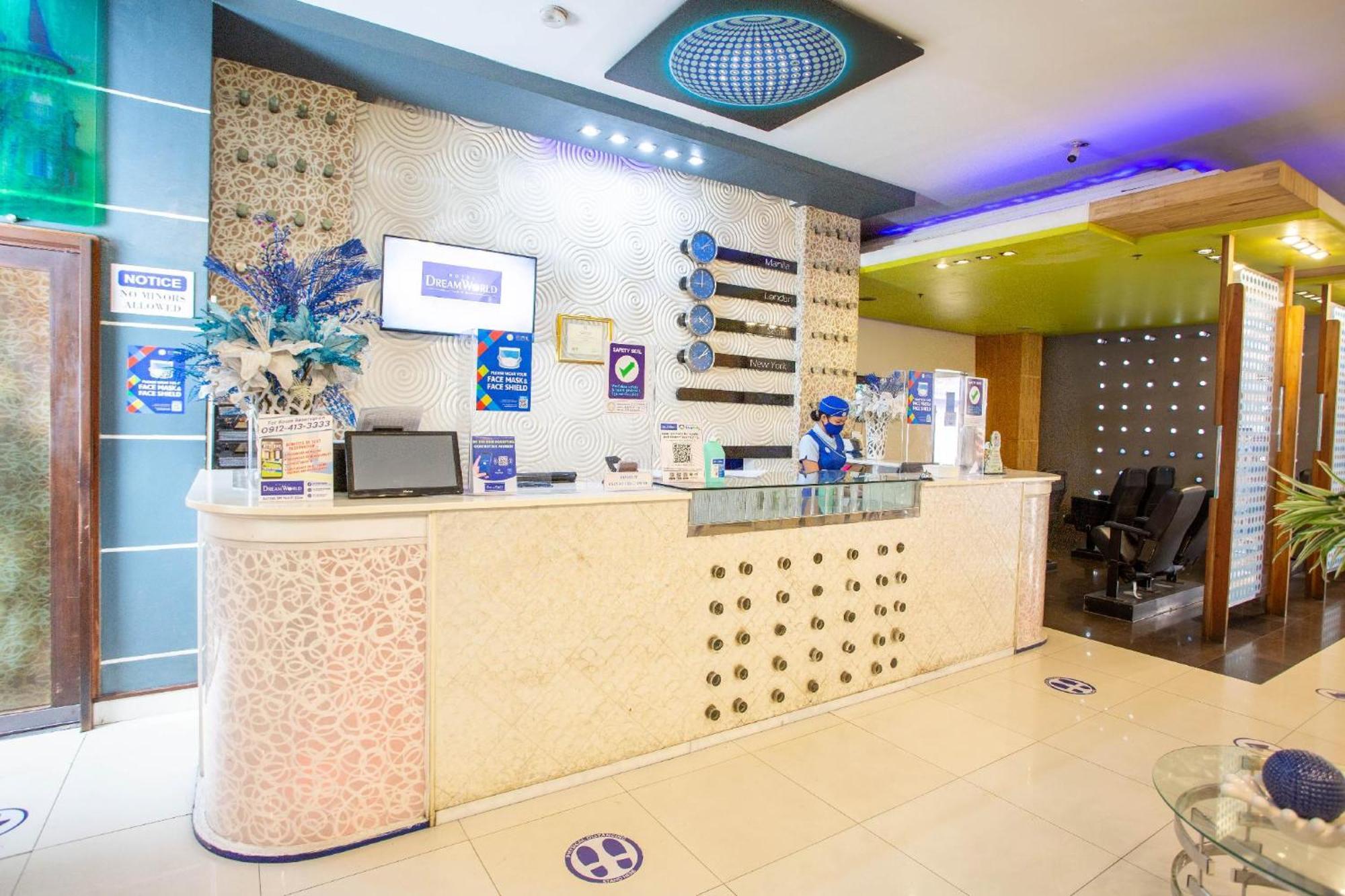Hotel Dreamworld North Edsa Кесон Сити Екстериор снимка