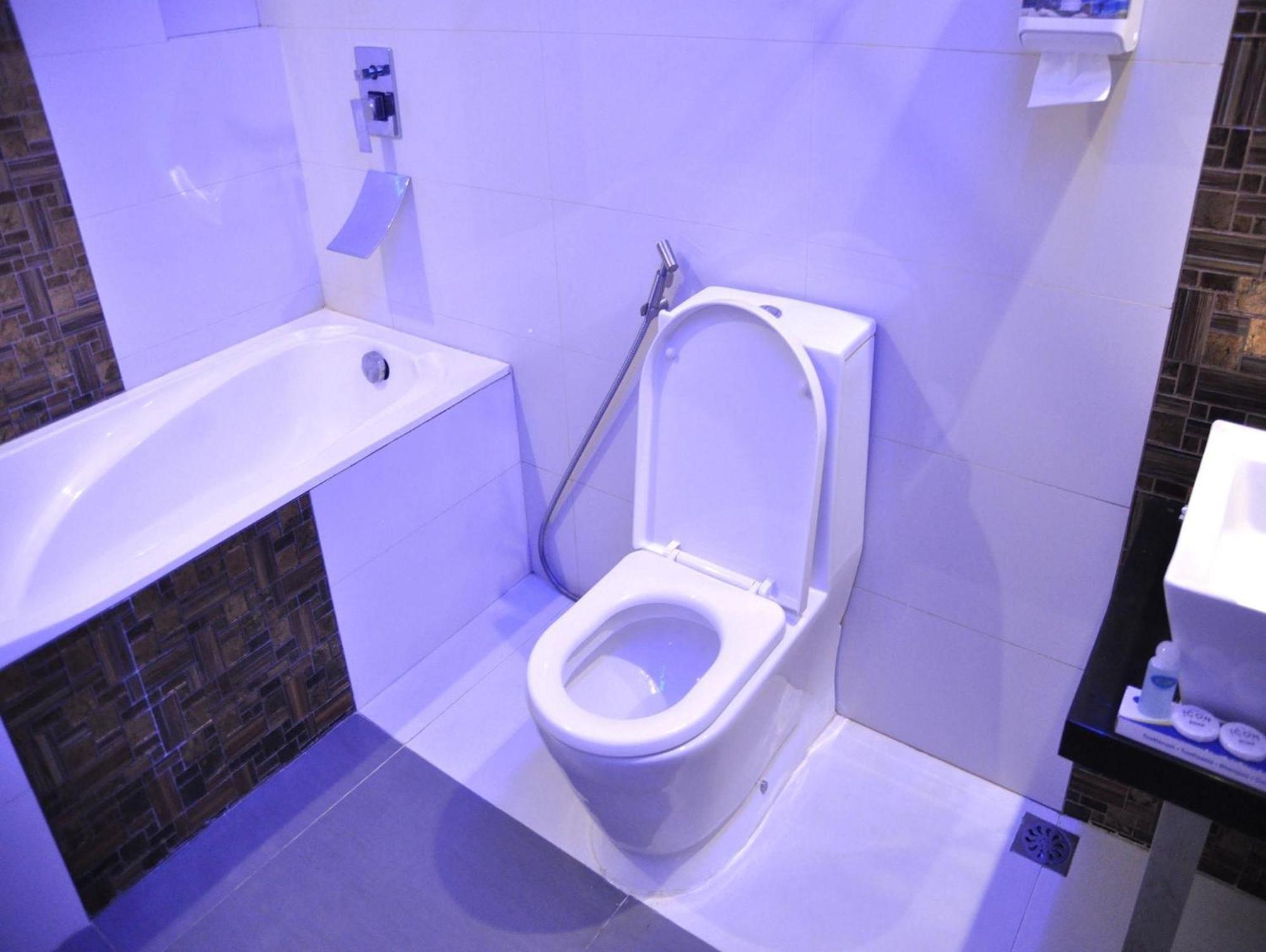 Hotel Dreamworld North Edsa Кесон Сити Екстериор снимка